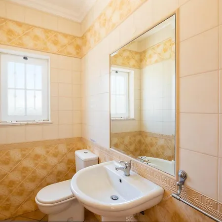 Mendes - Walking Distance To The Vakantiehuis Albufeira