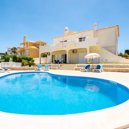 Mendes - Walking Distance To The Vakantiehuis Albufeira