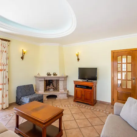 Mendes - Walking Distance To The Vakantiehuis Albufeira