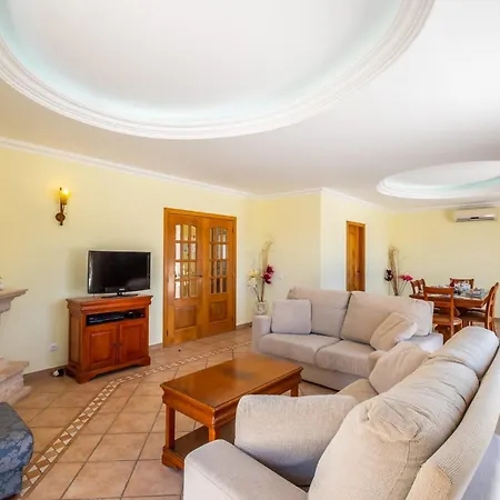 Mendes - Walking Distance To The Holiday home